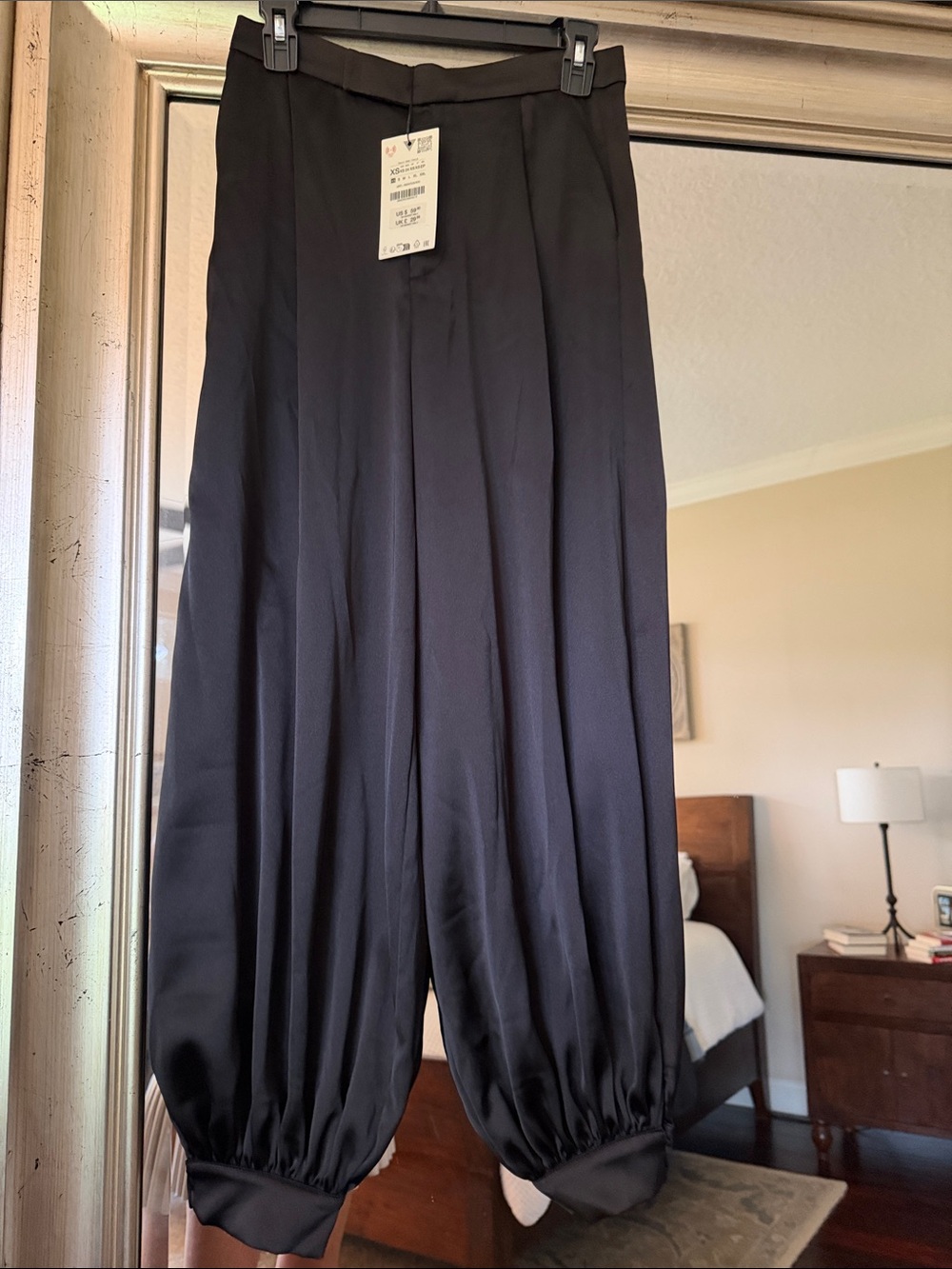 Zara Black Wide-Leg Tapered Hem Pants